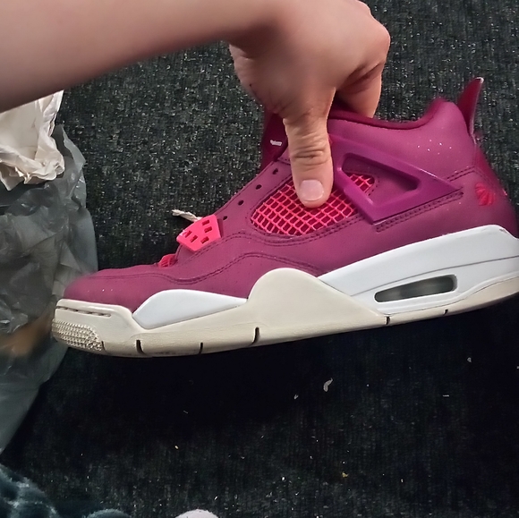 Jordans size 7 y - Picture 4 of 10